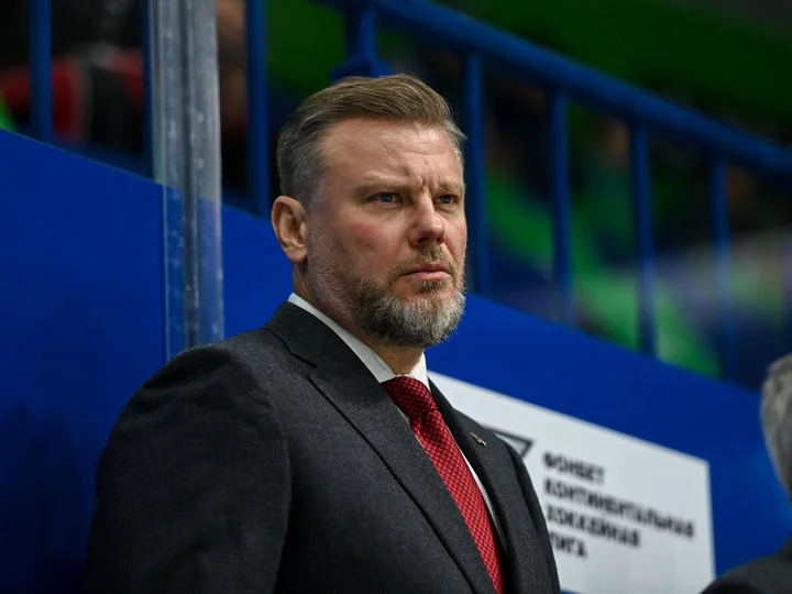 Александр Кожевников: «На месте «Сибири» сделал бы ставку на Рябыкина, он способен эту команду вытянуть из болота» Александр Кожевников: «На месте «Сибири» сделал бы ставку на Рябыкина, он способен эту команду вытянуть из болота»