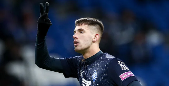 Владимир Писарский: «В «Крыльях» классный коллектив. Мне тут комфортно. Думаю, что в ближайшее время открою счет голам» Владимир Писарский: «В «Крыльях» классный коллектив. Мне тут комфортно. Думаю, что в ближайшее время открою счет голам»