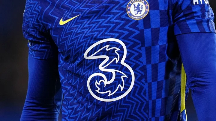 Титульный спонсор «Челси» требует, чтобы его логотип убрали с формы как можно скорее