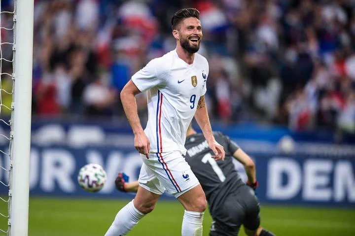 Оливье Жиру в конце первого тайма вывел Францию вперед в матче против Польши Оливье Жиру в конце первого тайма вывел Францию вперед в матче против Польши