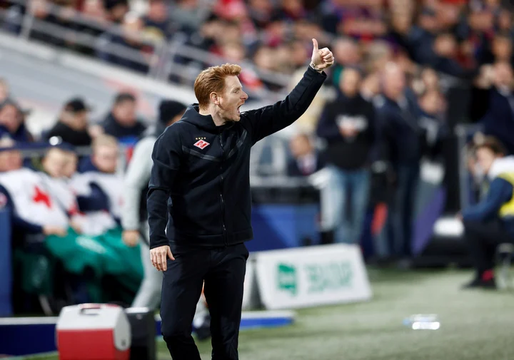 Валерий Газзаев о конфликте Абаскаля и Федотова: «Это говорит о том, что они живут футболом, переживают вместе с игроками. И игроки видят это» Валерий Газзаев о конфликте Абаскаля и Федотова: «Это говорит о том, что они живут футболом, переживают вместе с игроками. И игроки видят это»