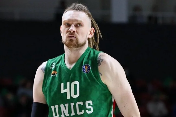 Центровой Иван Лазарев продлил контракт с УНИКСом Центровой Иван Лазарев продлил контракт с УНИКСом