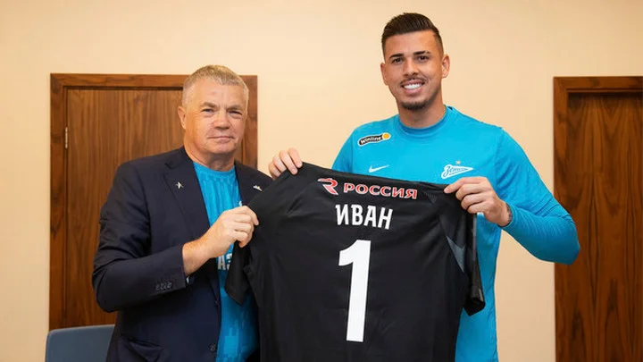 Роман Широков: «В «Зените» бразильцев никто из россиян вытеснить не сможет, как мне кажется» Роман Широков: «В «Зените» бразильцев никто из россиян вытеснить не сможет, как мне кажется»