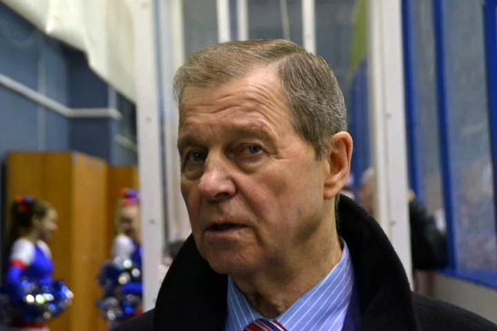 Юрий Карандин: «Надо отдать должное кураторам «Амура», клуб всем обеспечен. Но хоккей пока показывает тягучий, с минимумом голов» Юрий Карандин: «Надо отдать должное кураторам «Амура», клуб всем обеспечен. Но хоккей пока показывает тягучий, с минимумом голов»