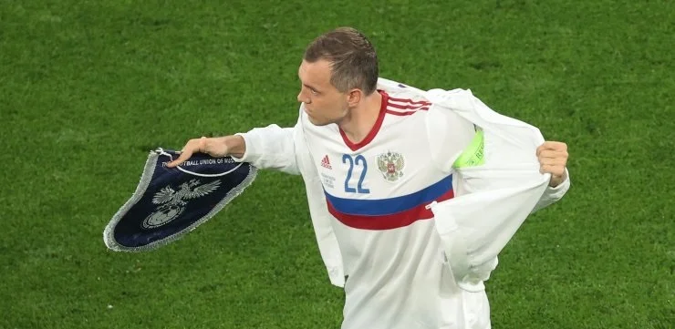 Глушаков нашёл себе клуб, «Локо» набирает возрастных игроков. На именитых ветеранов есть спрос