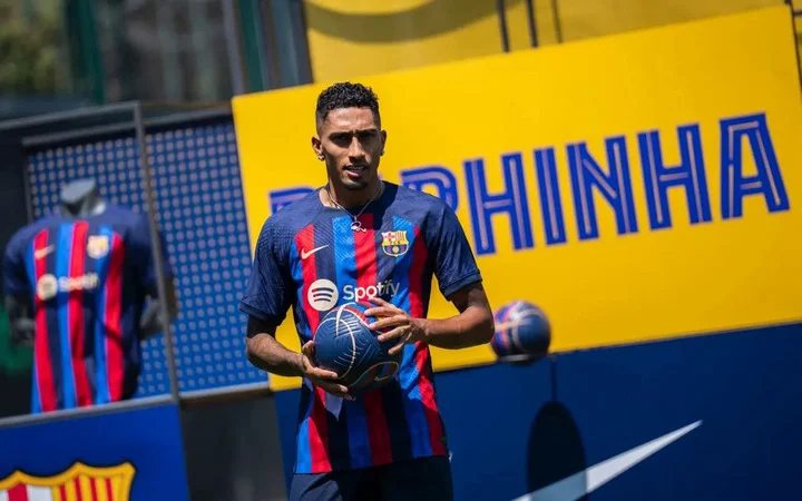 Рафинью: «Я влюбился в «Барселону» со времен выступлений Роналдиньо и всегда мечтал тоже играть здесь. Счастлив, что меня будет тренировать такая легенда, как Хави» Рафинью: «Я влюбился в «Барселону» со времен выступлений Роналдиньо и всегда мечтал тоже играть здесь. Счастлив, что меня будет тренировать такая легенда, как Хави»