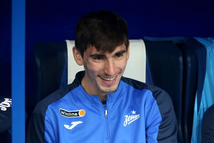 Зелимхан Бакаев о новых правилах офсайда: «Наше дело играть, а не правила писать» Зелимхан Бакаев о новых правилах офсайда: «Наше дело играть, а не правила писать»