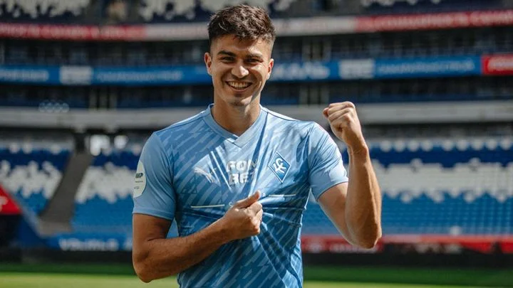 Томас Гальдамес: «Давила и Мендес из ЦСКА говорили, что уровень РПЛ позволяет футболистам прогрессировать. Поэтому я долго не раздумывал над предложением «Крыльев» Томас Гальдамес: «Давила и Мендес из ЦСКА говорили, что уровень РПЛ позволяет футболистам прогрессировать. Поэтому я долго не раздумывал над предложением «Крыльев»