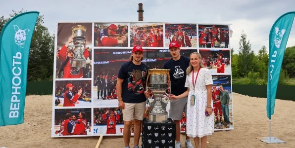 Форвард «Локомотива» Березкин объяснил, ради кого отвез Кубок Гагарина в Читу Форвард «Локомотива» Березкин объяснил, ради кого отвез Кубок Гагарина в Читу