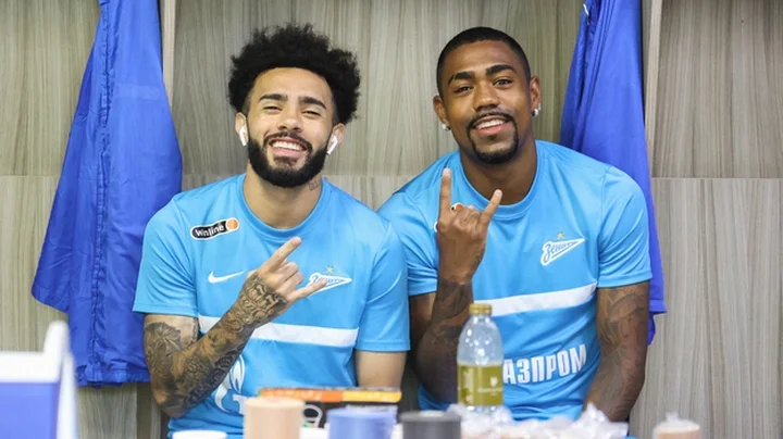 Агент Малкома и Клаудиньо: «У них всегда есть предложения. Но они решили, что им лучше продолжить свою карьеру в «Зените». Были предложения из Италии, Англии и Франции» Агент Малкома и Клаудиньо: «У них всегда есть предложения. Но они решили, что им лучше продолжить свою карьеру в «Зените». Были предложения из Италии, Англии и Франции»