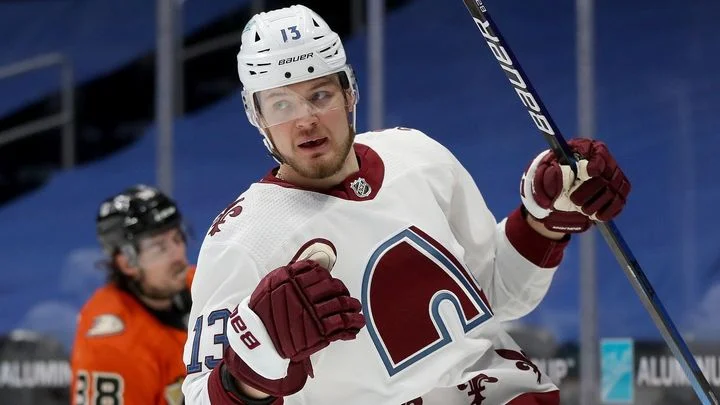 Валерий Ничушкин подписал с «Колорадо» новый контракт на восемь лет Валерий Ничушкин подписал с «Колорадо» новый контракт на восемь лет