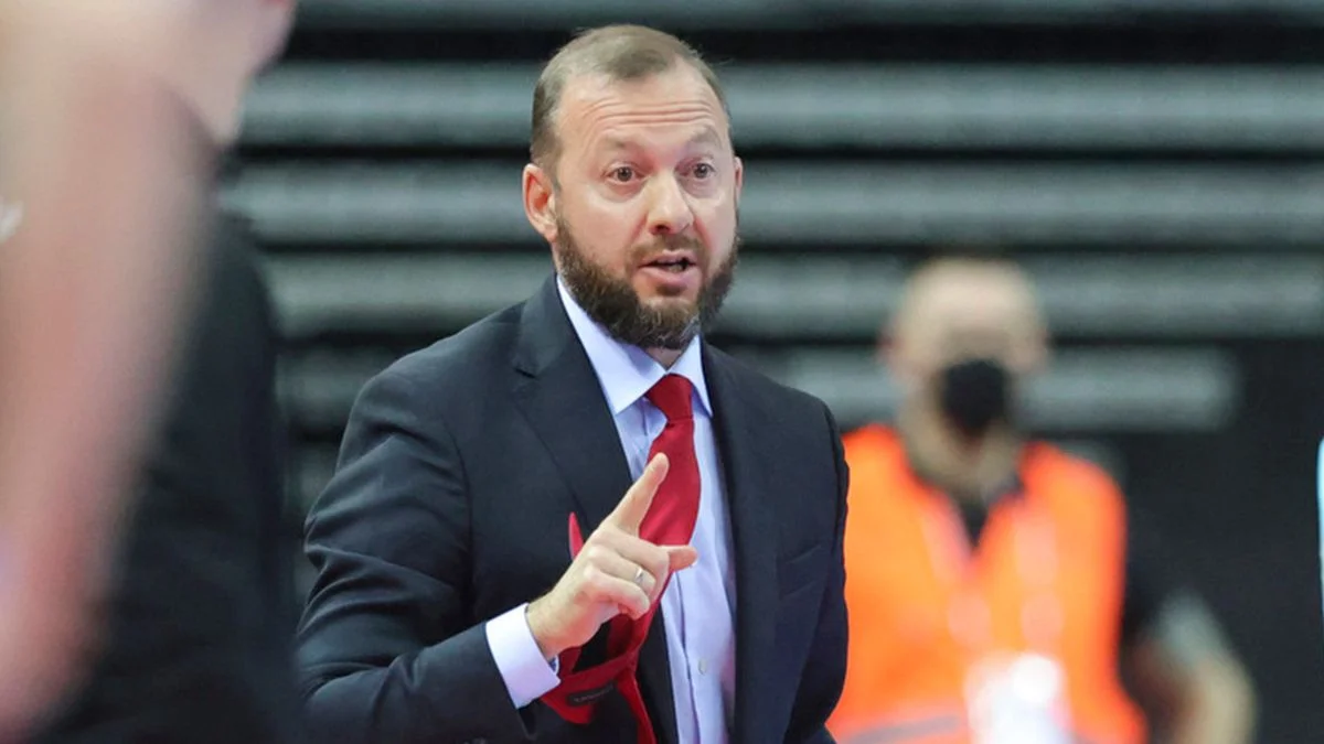 Скорович покинул пост главного тренера сборной России по мини-футболу после 13 лет работы Скорович покинул пост главного тренера сборной России по мини-футболу после 13 лет работы