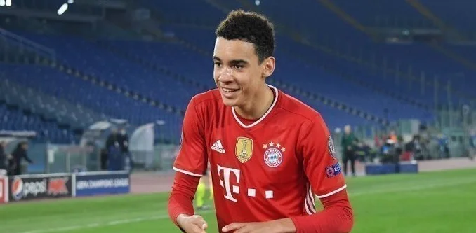 «Барселона» ведёт переговоры с 16-летним игроком «Баварии» «Барселона» ведёт переговоры с 16-летним игроком «Баварии»