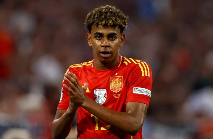 Деклан Райс о Ямале: «16 лет... Вау. Нужно иметь много мужества, чтобы играть в «Барселоне» и делать то, что он делает в таком возрасте» Деклан Райс о Ямале: «16 лет... Вау. Нужно иметь много мужества, чтобы играть в «Барселоне» и делать то, что он делает в таком возрасте»