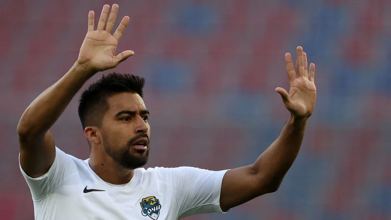 Нобоа признают лучшим футболистом прошлого сезона РПЛ Нобоа признают лучшим футболистом прошлого сезона РПЛ