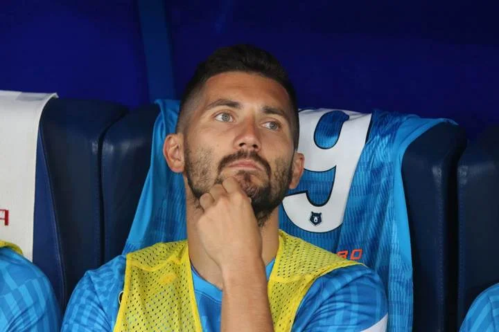 Агент Алексея Сутормина про отсутствие игрового времени: «Он хочет играть и за клуб, и за сборную, где, кстати, не так давно был с капитанской повязкой» Агент Алексея Сутормина про отсутствие игрового времени: «Он хочет играть и за клуб, и за сборную, где, кстати, не так давно был с капитанской повязкой»