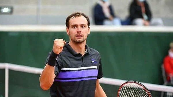 Сафиуллин победил Махаца, пробившись в четвертьфинал турнира в Марселе Сафиуллин победил Махаца, пробившись в четвертьфинал турнира в Марселе