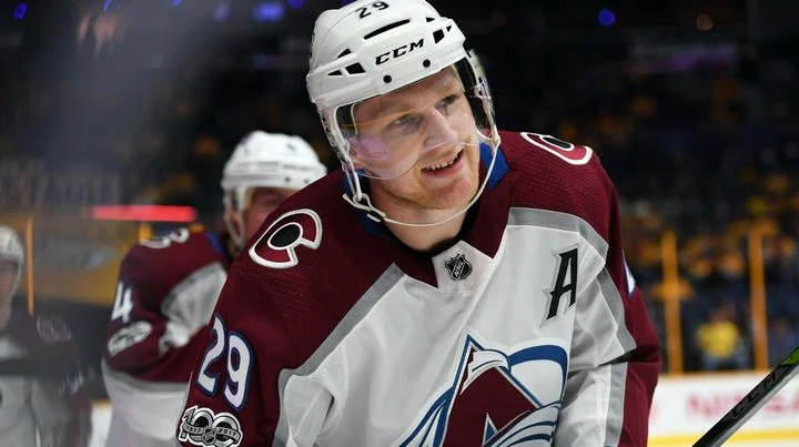 Валерий Ничушкин: «Увидел, как работает Маккиннон, которого называют одним из лучших, то был впечатлен. Он до и после тренировки выходит на лед и делает определенные вещи»