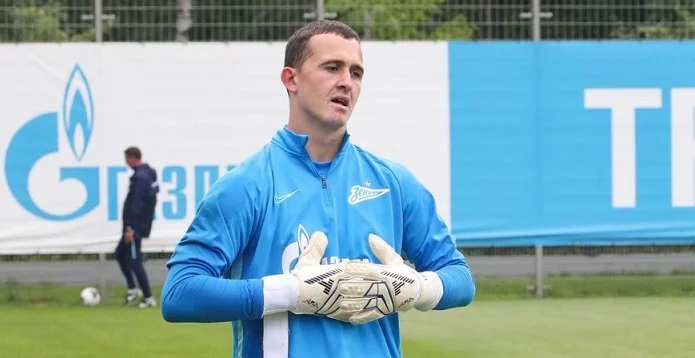 Лунев проводит тренировки вместе с женской командой «Зенита»