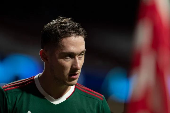 Николай Наумов: «Миранчуку нужно договориться с «Локо», но придется пойти на понижение зарплаты. Это лучше, чем вообще сидеть без команды» Николай Наумов: «Миранчуку нужно договориться с «Локо», но придется пойти на понижение зарплаты. Это лучше, чем вообще сидеть без команды»