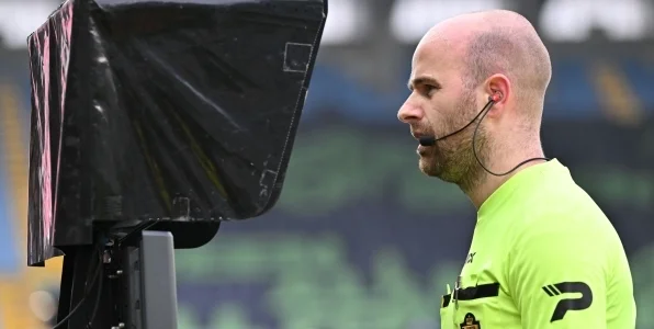 Лапочкин: введение запросов тренеров на просмотр VAR - абсолютный бред Лапочкин: введение запросов тренеров на просмотр VAR - абсолютный бред