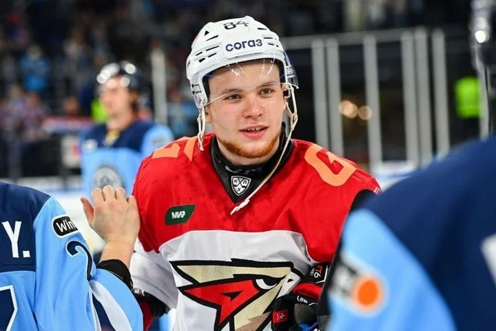 Михаил Гуляев: «Матчи с «Сибирью» в КХЛ – дело принципа для меня. Стараюсь в каждом матче с ними доказать, что зря там на меня особо не рассчитывали» Михаил Гуляев: «Матчи с «Сибирью» в КХЛ – дело принципа для меня. Стараюсь в каждом матче с ними доказать, что зря там на меня особо не рассчитывали»