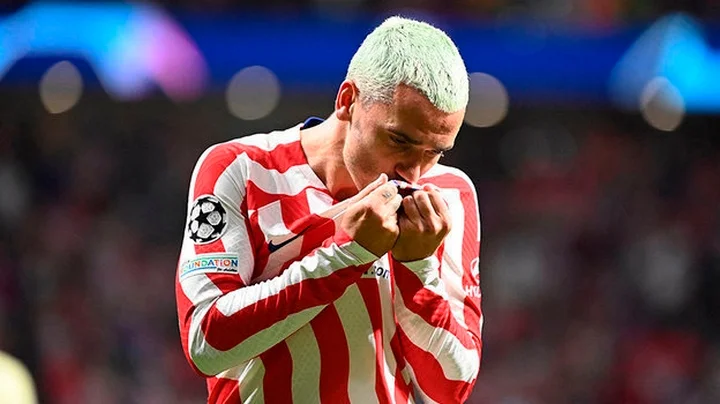 Антуан Гризманн перейдет из «Барселоны» в «Атлетико» за 20 млн евро плюс бонусы Антуан Гризманн перейдет из «Барселоны» в «Атлетико» за 20 млн евро плюс бонусы