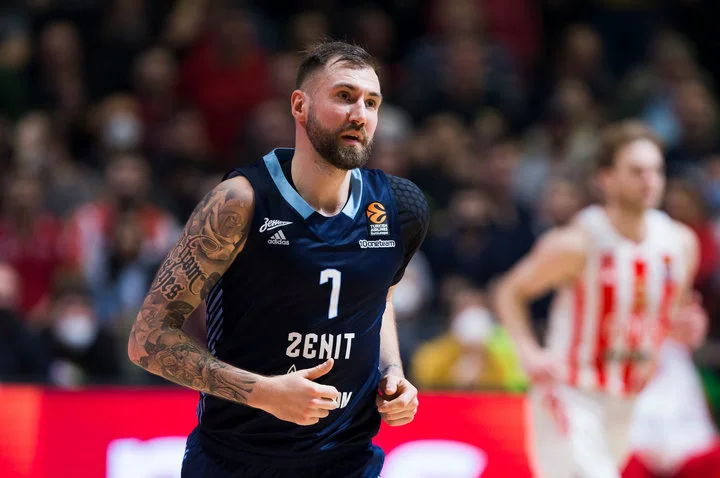 Форвард «Зенита» Сергей Карасев: «Я с каждым годом становлюсь сильнее. Мне пока 28 лет, есть желание, внутренний порыв, хочется играть» Форвард «Зенита» Сергей Карасев: «Я с каждым годом становлюсь сильнее. Мне пока 28 лет, есть желание, внутренний порыв, хочется играть»