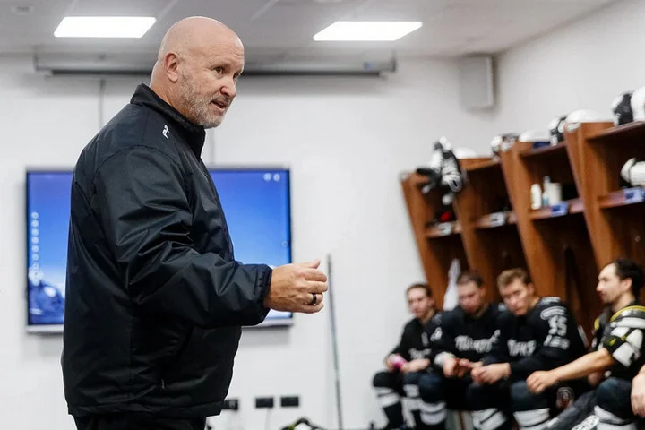 Андрей Светлаков: «Бенуа Гру – интересный человек с видением хоккея, все довольны, работы много впереди» Андрей Светлаков: «Бенуа Гру – интересный человек с видением хоккея, все довольны, работы много впереди»