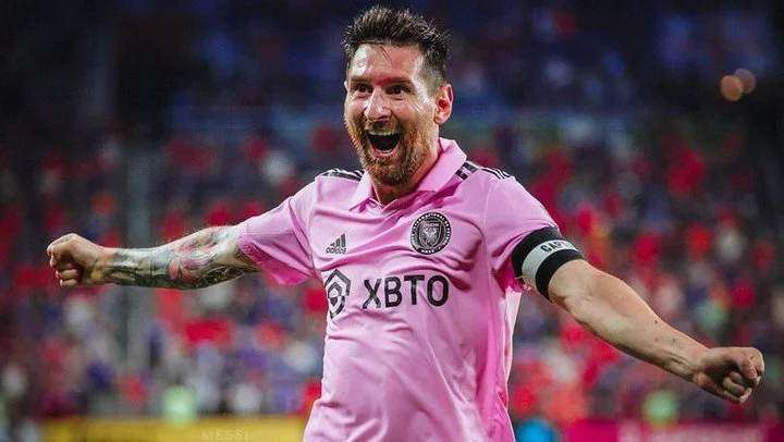 Артуро Видаль: «Играть с Месси – проще всего на свете, достаточно просто отдать ему мяч» Артуро Видаль: «Играть с Месси – проще всего на свете, достаточно просто отдать ему мяч»