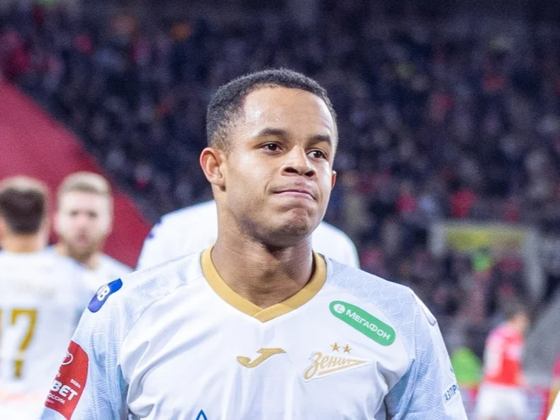 Агент: Педро еще очень молод, безусловно, он будет колебаться Агент: Педро еще очень молод, безусловно, он будет колебаться