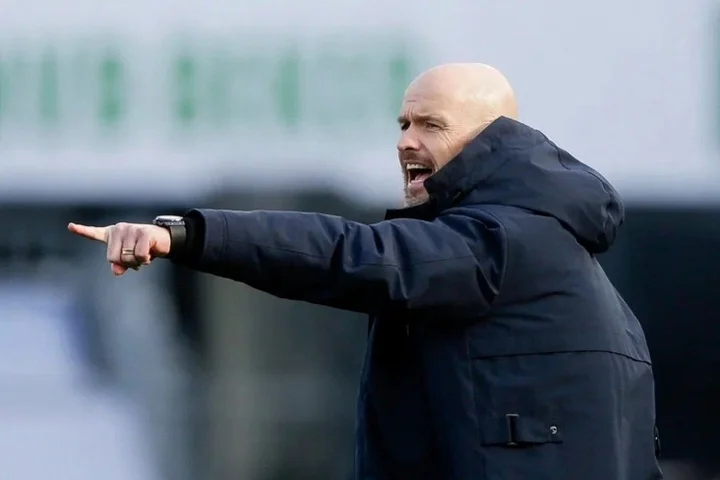 Эрик тен Хаг: «Мы должны действовать очень агрессивно, а для этого нужно начинать прессинговать в определенных ситуациях и все должны быть на одной волне» Эрик тен Хаг: «Мы должны действовать очень агрессивно, а для этого нужно начинать прессинговать в определенных ситуациях и все должны быть на одной волне»