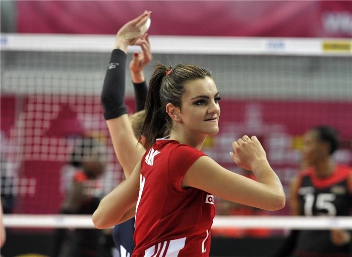 Польская волейболистка ответила на критику, что продолжает выступать в России: «Я могу вернуться домой, но разве это что-нибудь решит?»
