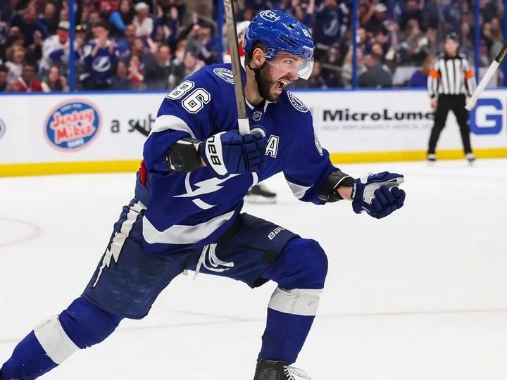 Никита Кучеров сократил разрыв в гонке бомбардиров НХЛ до одного очка Никита Кучеров сократил разрыв в гонке бомбардиров НХЛ до одного очка