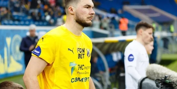 Комличенко заявил, что избежал сотрясения в матче с «Акроном»: шапочка - наш талисман Комличенко заявил, что избежал сотрясения в матче с «Акроном»: шапочка - наш талисман