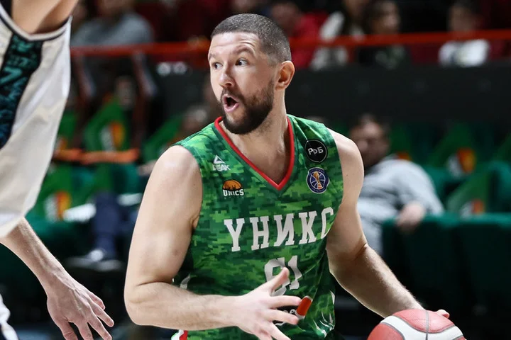 Защитник Максим Ткаченко покинул УНИКС