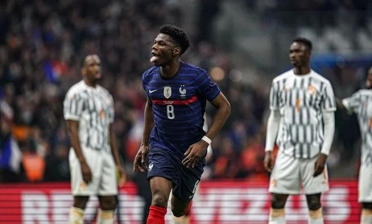 Тчуамени об игре на фортепиано: «В сборной одни играют в покер, другие занимаются музыкой»