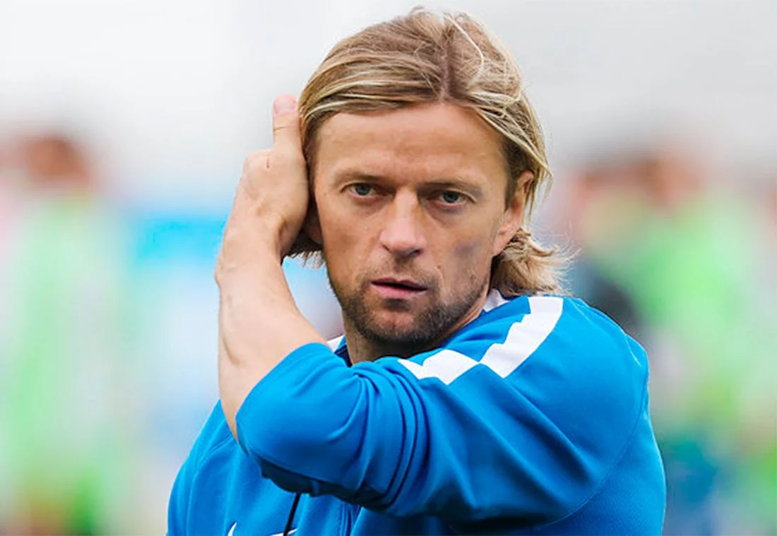 Украинский тренер «Зенита» Тимощук на трех языках призвал прекратить военный конфликт Украинский тренер «Зенита» Тимощук на трех языках призвал прекратить военный конфликт