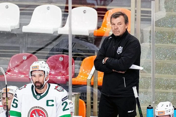 Генменеджер «Ак Барса» Марат Валиуллин: «Знарок выиграл три кубка – что, четвертый не захочет?» Генменеджер «Ак Барса» Марат Валиуллин: «Знарок выиграл три кубка – что, четвертый не захочет?»