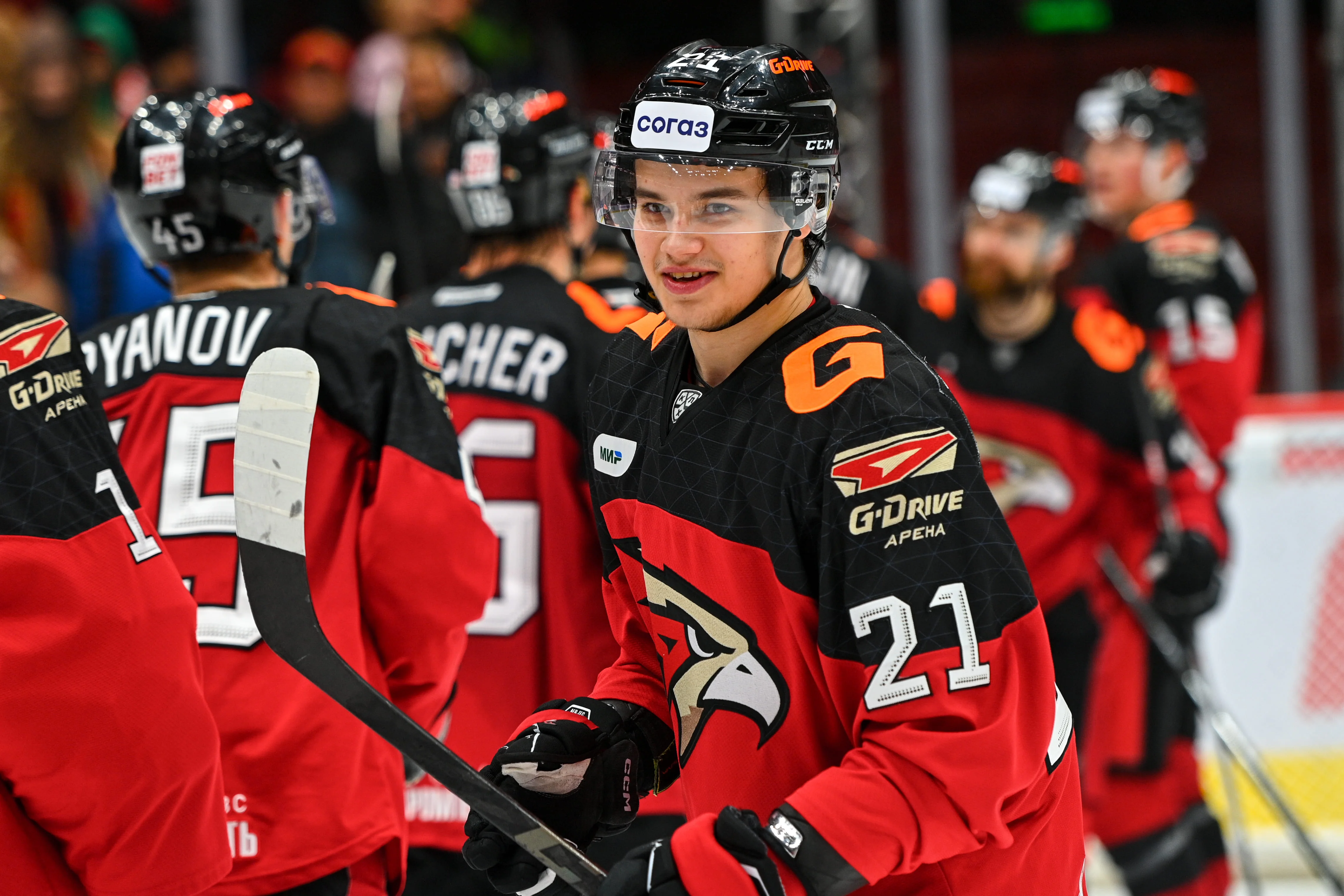 «Дед с трибуны кулак показывает — значит домой можно не идти». Интервью молодого таланта из «Авангарда» «Дед с трибуны кулак показывает — значит домой можно не идти». Интервью молодого таланта из «Авангарда»