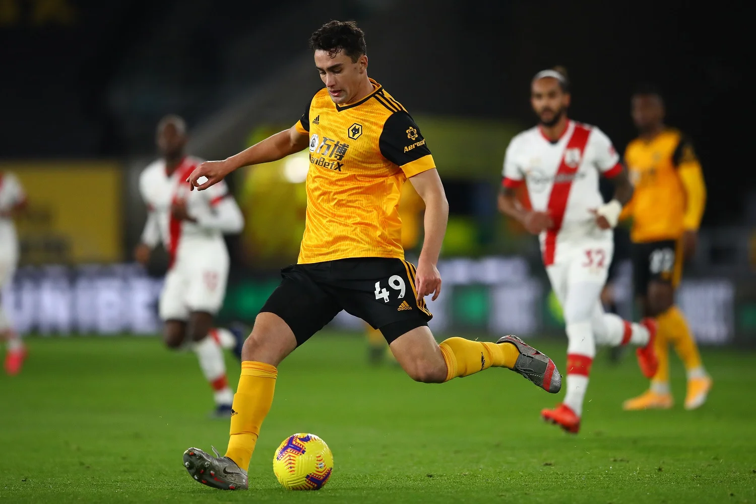 Защитник «Вулверхэмптона» с украинскими корнями может перейти в «Челси»