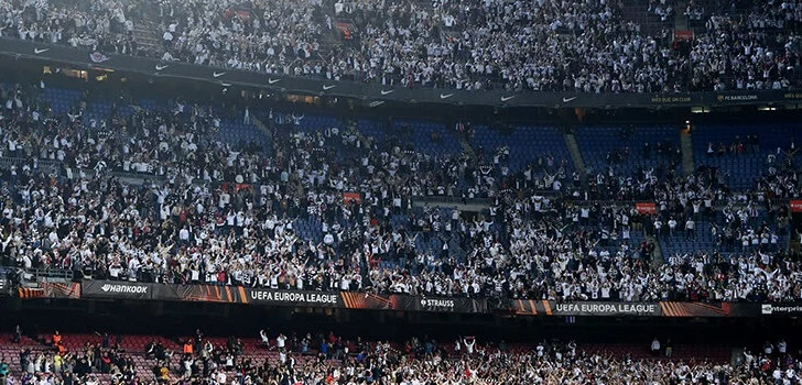 В «Барселоне» остались недовольны количеством фанатов «Айнтрахта» на «Камп Ноу» В «Барселоне» остались недовольны количеством фанатов «Айнтрахта» на «Камп Ноу»