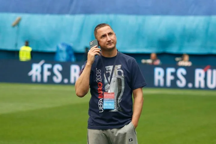 Владимир Быстров: «Я не фанат «Локо» с такими руководителями. Им самим не стыдно? Три матча не получилось, четыре, пять, шесть…» Владимир Быстров: «Я не фанат «Локо» с такими руководителями. Им самим не стыдно? Три матча не получилось, четыре, пять, шесть…»