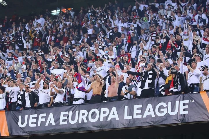 «Барса» будет продавать именные билеты из-за фанатов «Айнтрахта»