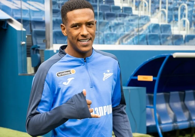 Агент Ренана заявил, что бразилец не думает об уходе из «Интернасьонала» Агент Ренана заявил, что бразилец не думает об уходе из «Интернасьонала»