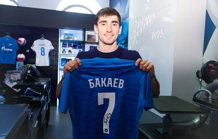 Зелимхан Бакаев рассказал, почему взял седьмой номер в «Зените»: «Я полюбил футбол и начал им увлекаться как раз благодаря Криштиану: можно сказать, я был болен им» Зелимхан Бакаев рассказал, почему взял седьмой номер в «Зените»: «Я полюбил футбол и начал им увлекаться как раз благодаря Криштиану: можно сказать, я был болен им»