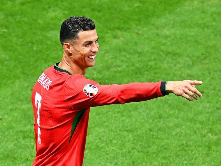 Дидье Дешам: «Роналду остается очень серьезным соперником» Дидье Дешам: «Роналду остается очень серьезным соперником»