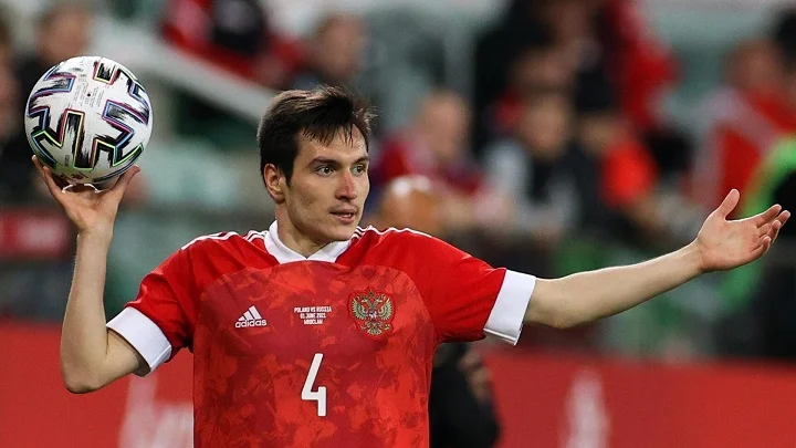 Караваев о своем капитанстве в игре с Киргизией: «У нас было много капитанов сборной при Карпине. Приятно, но эйфории точно нет» Караваев о своем капитанстве в игре с Киргизией: «У нас было много капитанов сборной при Карпине. Приятно, но эйфории точно нет»