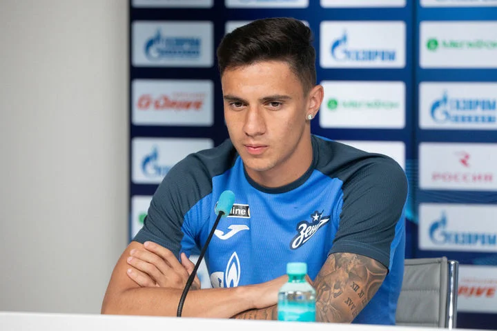 Хавбек «Зенита» Густаво Мантуан: «Только в конце сезона мы сможем сказать, что мы чемпионы» Хавбек «Зенита» Густаво Мантуан: «Только в конце сезона мы сможем сказать, что мы чемпионы»