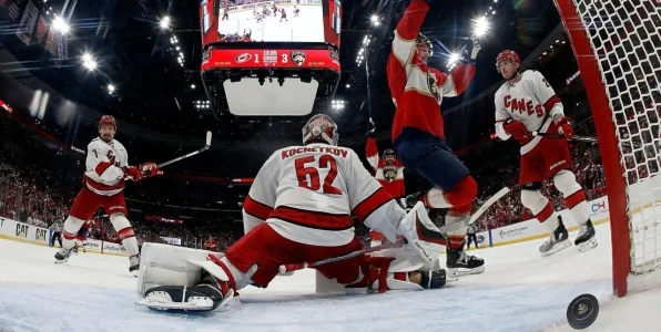 Кочетков заявил, что ему приходится подстраиваться под агрессивный стиль «Каролины» Кочетков заявил, что ему приходится подстраиваться под агрессивный стиль «Каролины»